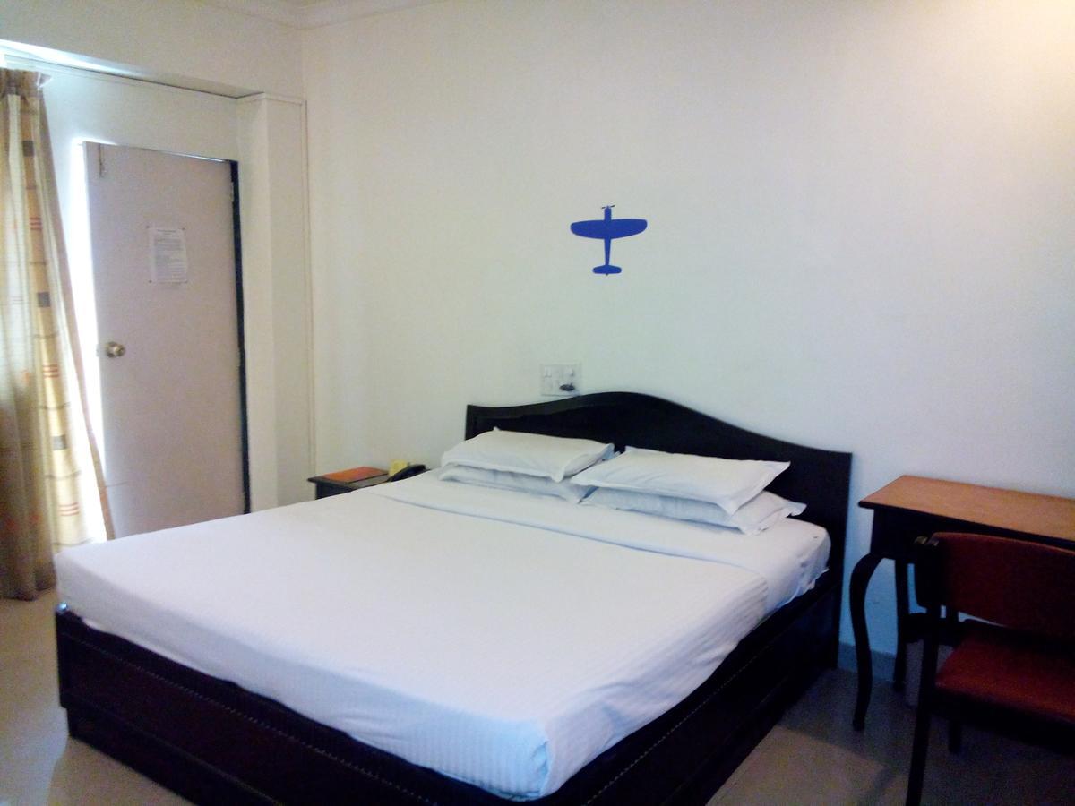 פונה Hotel Ritz מראה חיצוני תמונה