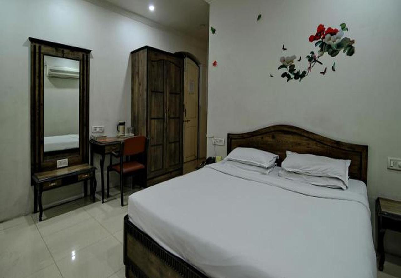 פונה Hotel Ritz מראה חיצוני תמונה