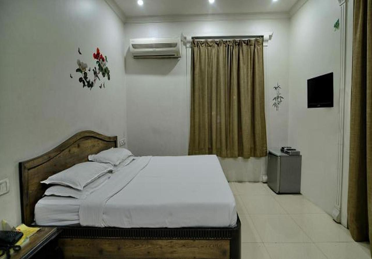 פונה Hotel Ritz מראה חיצוני תמונה