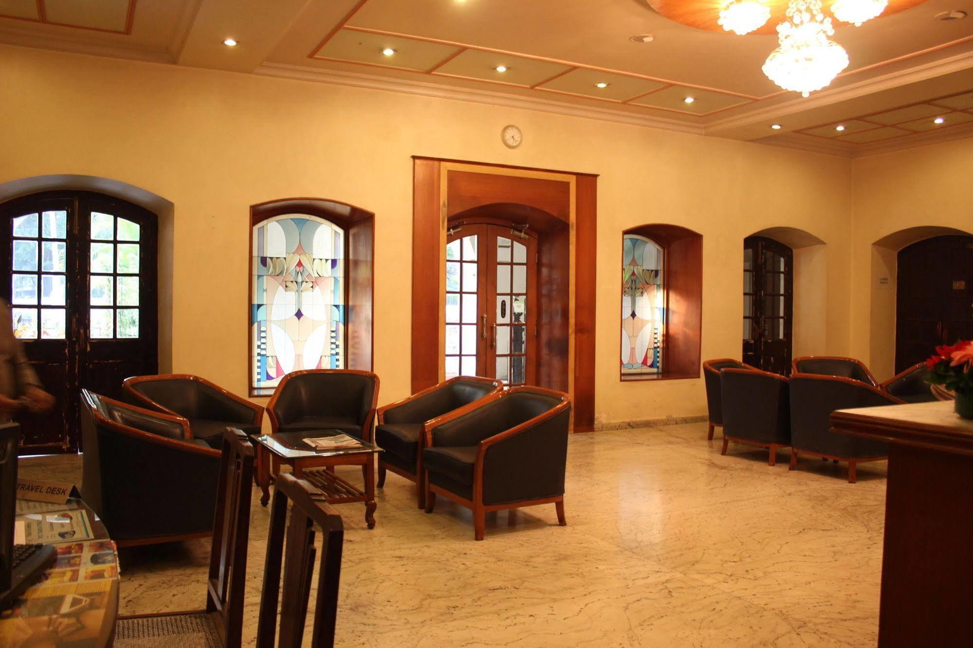פונה Hotel Ritz מראה חיצוני תמונה