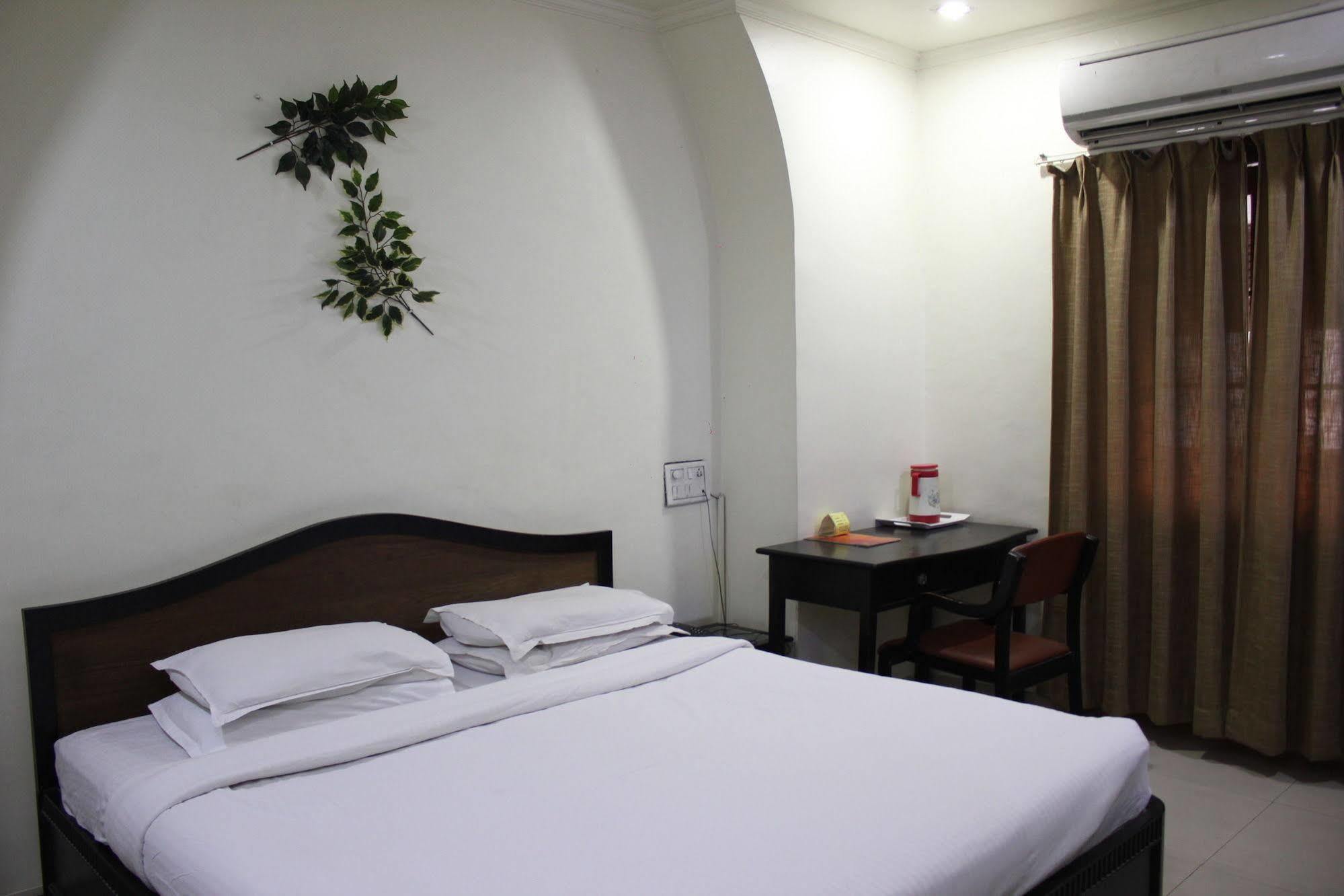 פונה Hotel Ritz מראה חיצוני תמונה
